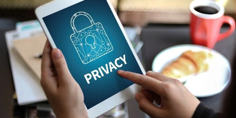 Hạn chế hoặc tránh dùng wifi từ công cộng